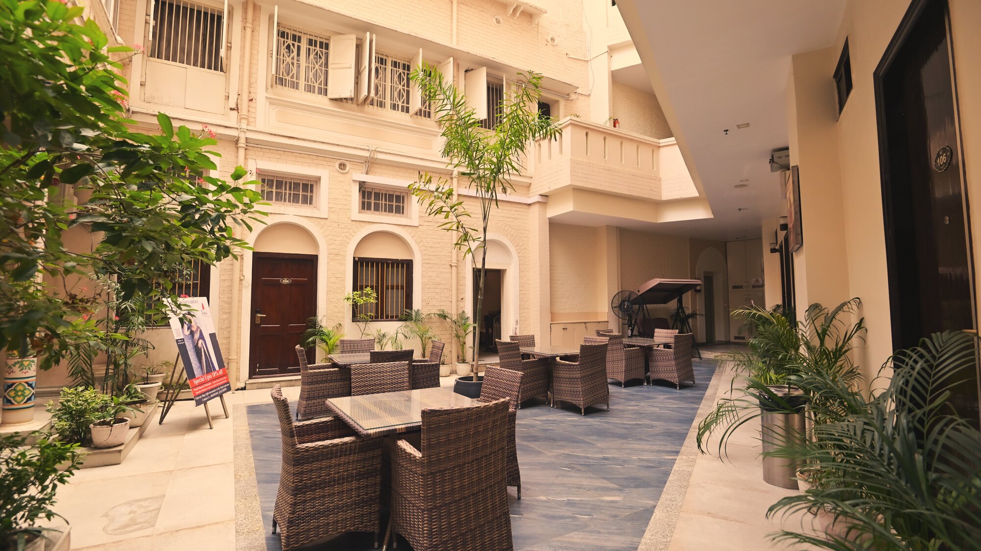 The 1916 Café & Restaurant at Shree Ganesha Palace